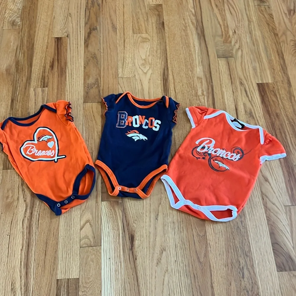 BRONCOS Set of 3 Girls Onesies, Denver Broncos, Size 3-6 Months - Picture 1 of 8